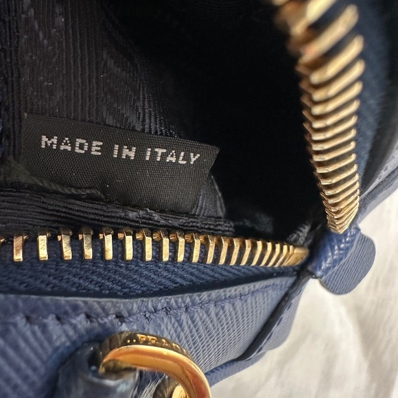 Prada mini  saffiano camera bag - Picture 3 of 16